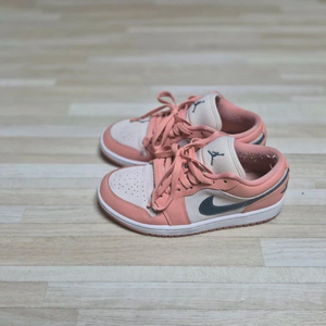 조던 로우 240 (가격 제시 판매합니다)