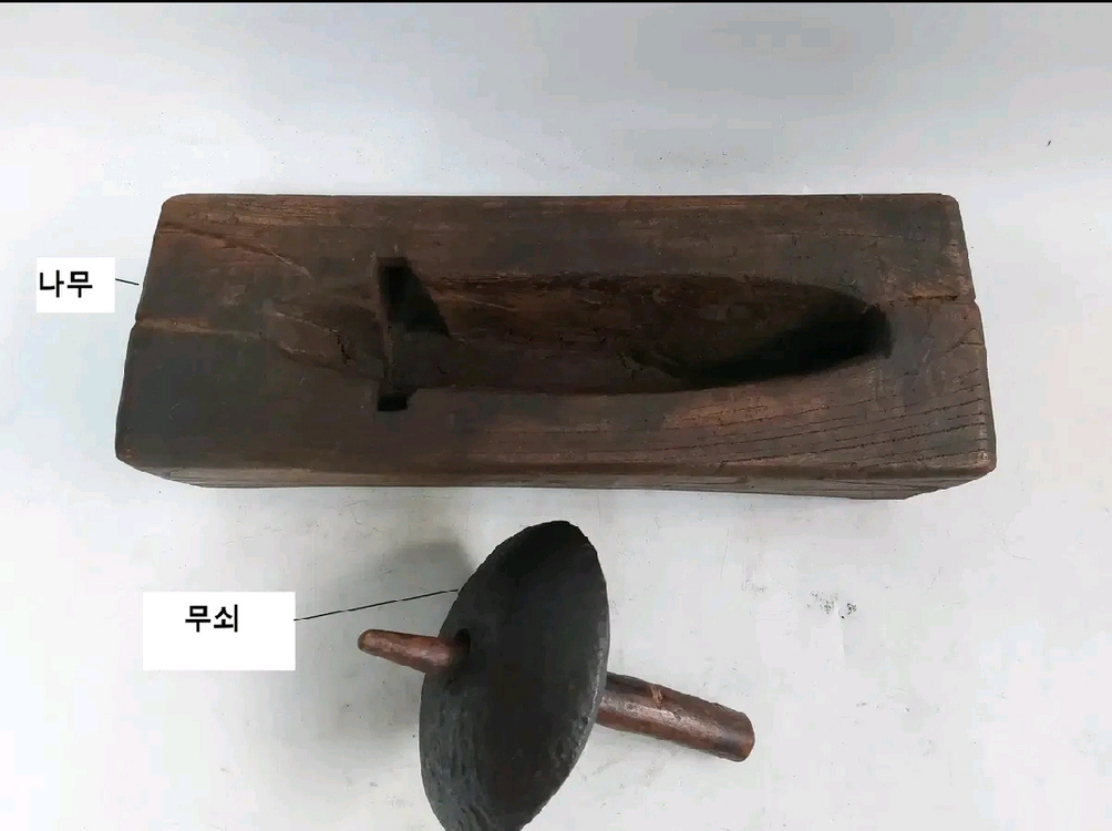 옛날 약연. 약재빻는 기구 - 골동품. 민속품. 소품용. 이미지