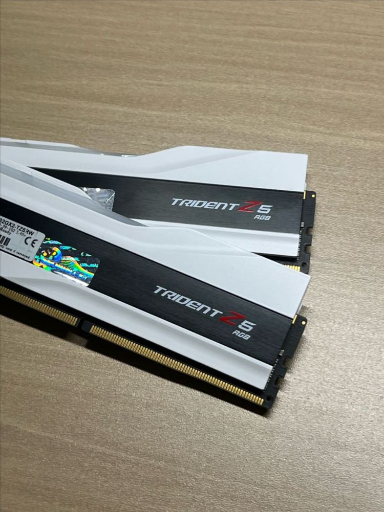 지스킬 DDR5 6400 CL32 TRIDENT Z5 화이트64GB(32Gx2)--2