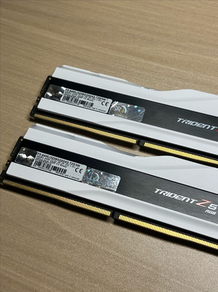 지스킬 DDR5 6400 CL32 TRIDENT Z5 화이트64GB(32Gx2)--3