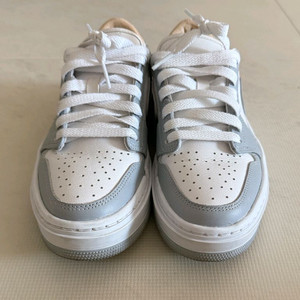 나이키 에어 조던 1 엘리베이트 로우 팝니다 (사이즈 235)