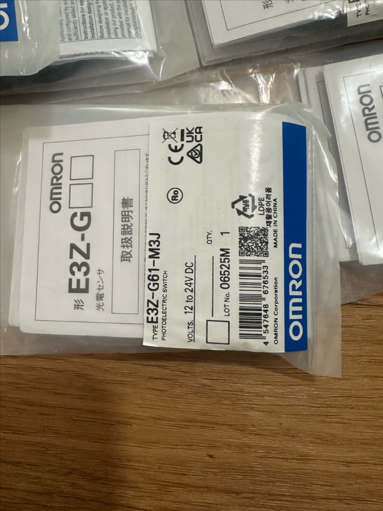 옴롬 E3Z-G61-M3J OMRON 말굽형포토센서--1