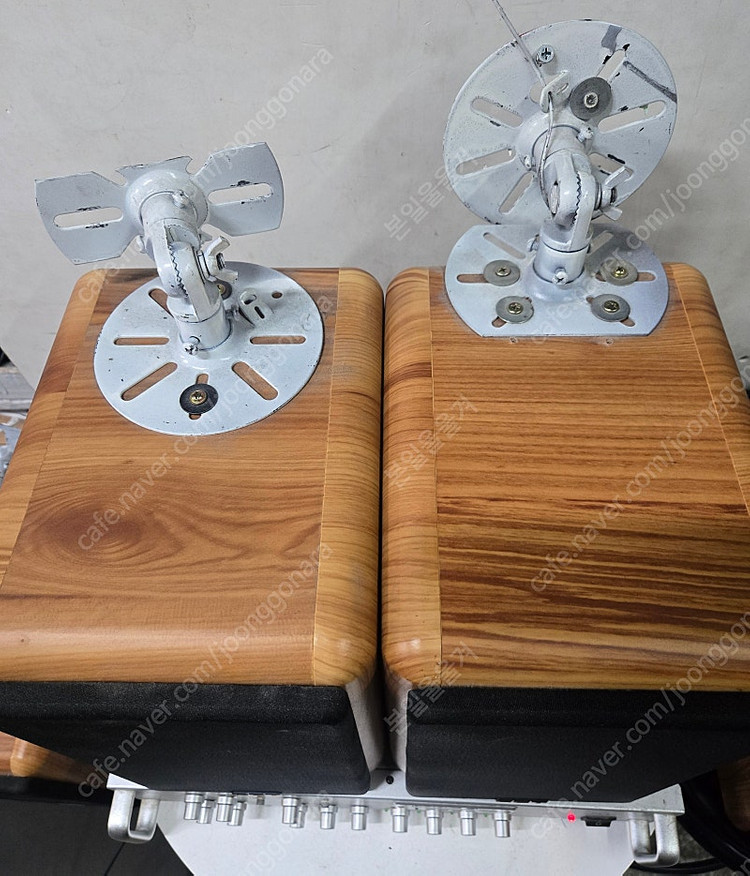 4채널 앰프 pa-504n , h-100 북쉘프 스피커 4개 팝니다 네고가능 이미지