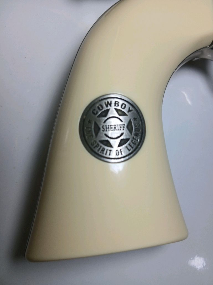 리볼버 모델건 이미지