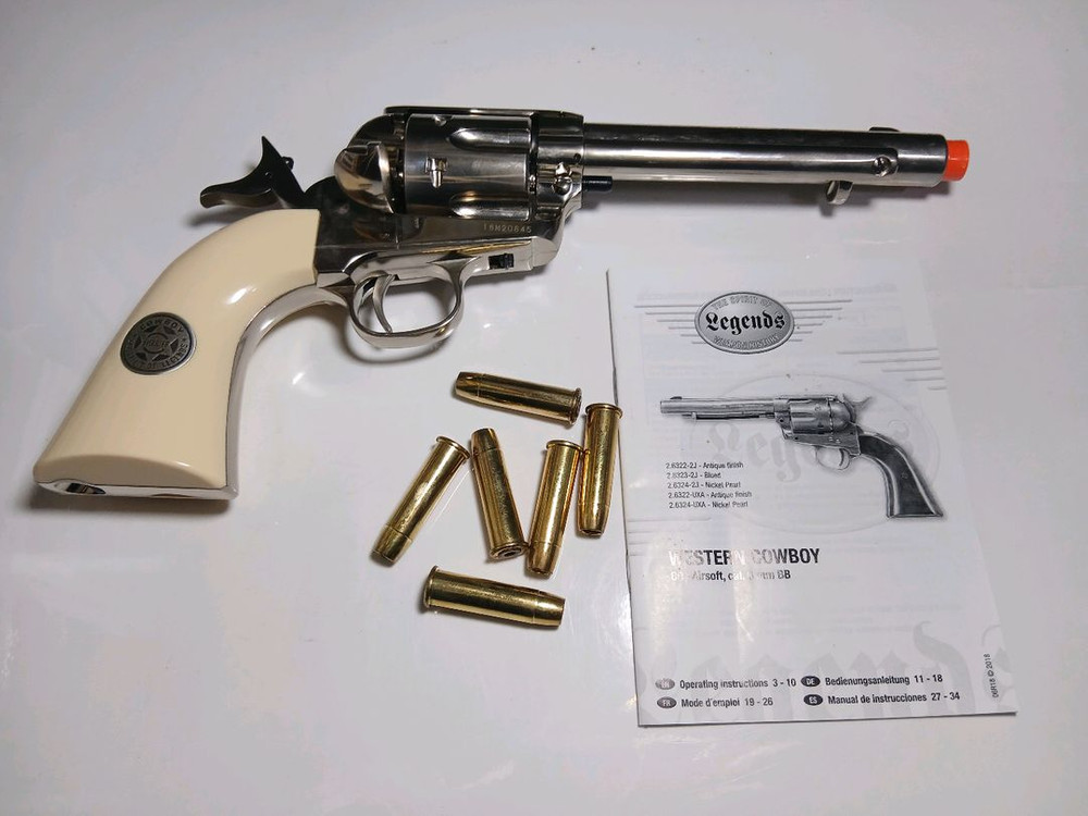 리볼버 모델건 이미지