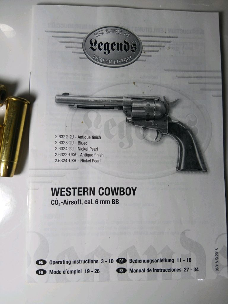 리볼버 모델건 이미지