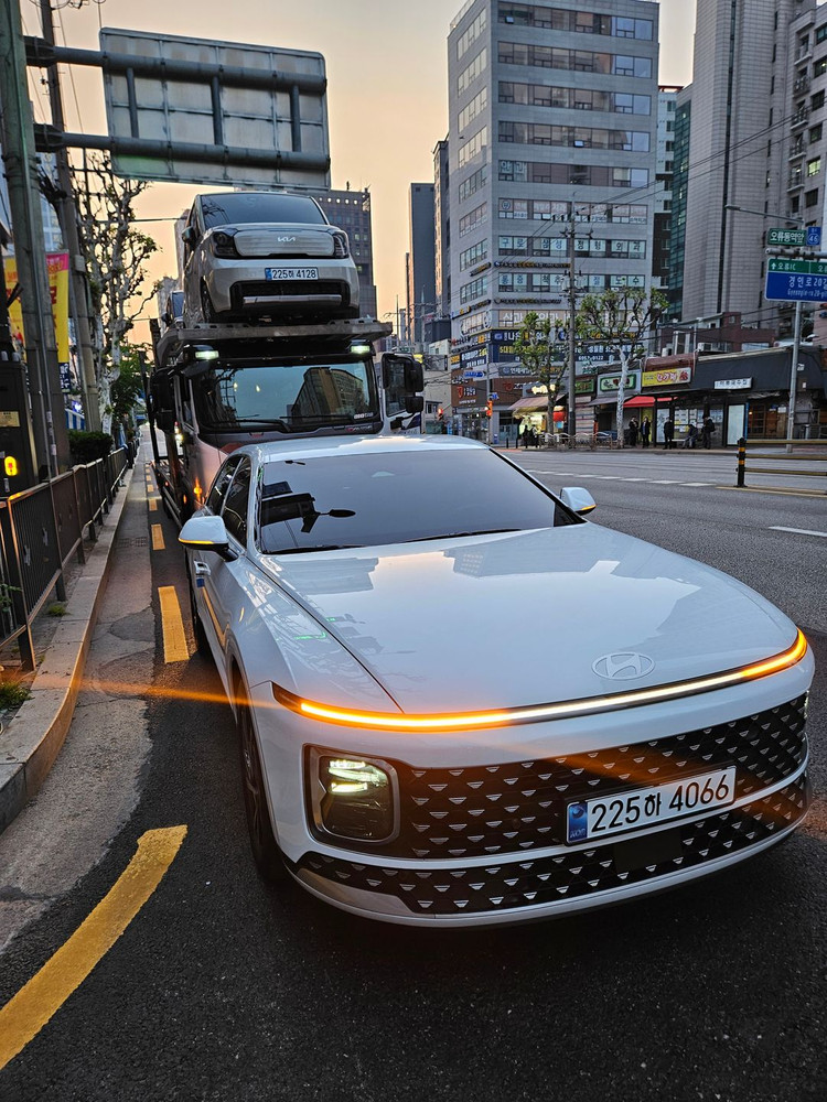 [장기렌트승계] [월51만원] 그랜저 gn7 1.6 하이브리드 25년형 외장 화이트 실내 브라운 이미지