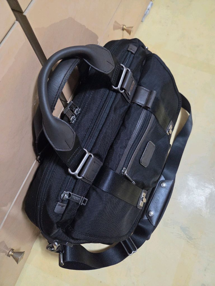 투미 정품 핑크니 플랩 브리프케이스--2