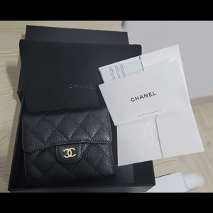 새상품 샤넬 클래식 스몰 플랩 캐비어 금장 반지갑