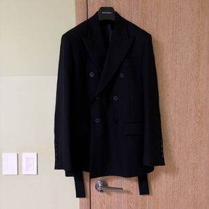 우영미 19fw 피크드라펠 셋업 자켓 블랙 판매