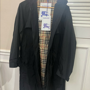 버버리 엠브로이더리 바람막이 (새상품)