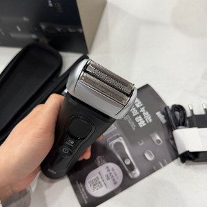 브라운 시리즈 8 Smart 전기 면도기 8560cc