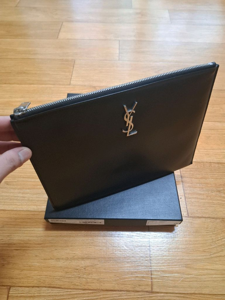 생로랑 모노그램 레더 클러치백--1