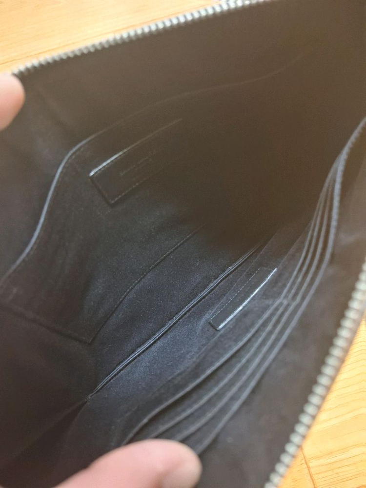 생로랑 모노그램 레더 클러치백--4