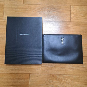 생로랑 모노그램 레더 클러치백