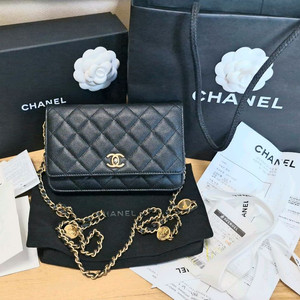 샤넬 클래식 캐비어 WOC 골드코인