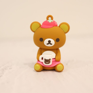 리락쿠마 x 이디야 커피 콜라보 랜덤 피규어 마그넷 딸기 리락쿠마 이미지