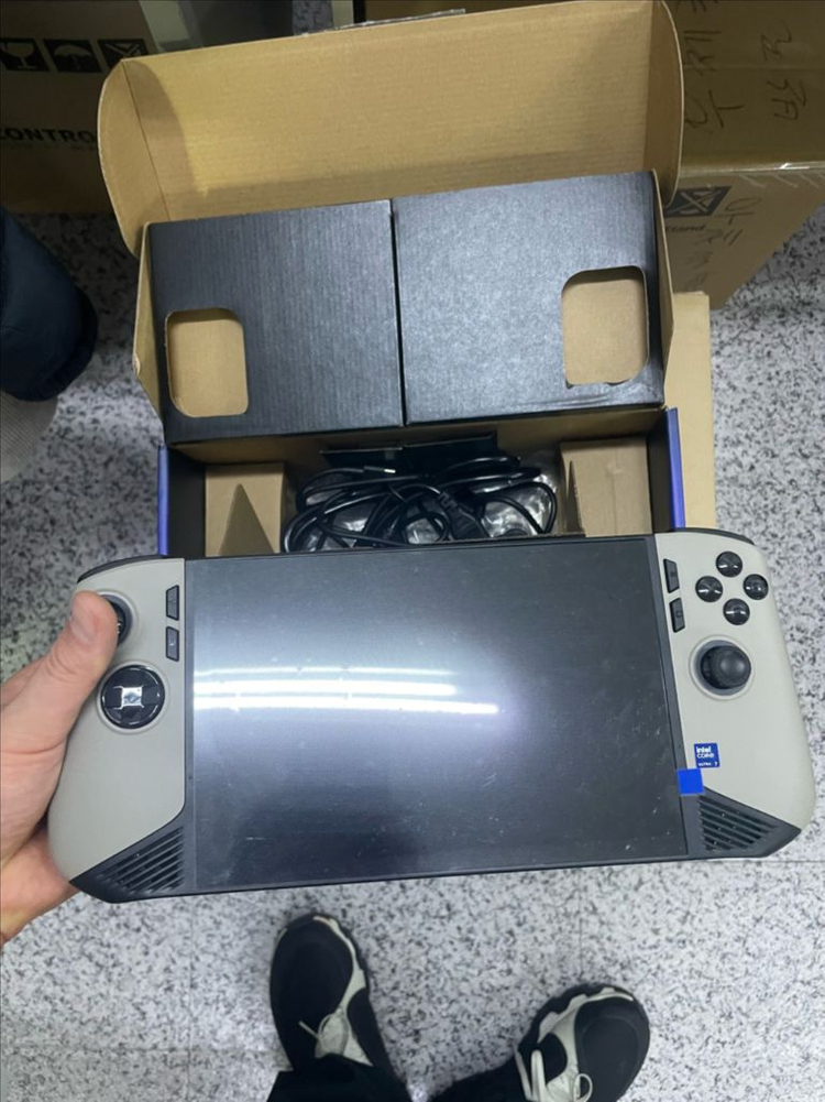 msi 클로8 claw 8 ai+ (루나클로) 판매 합니다.--0