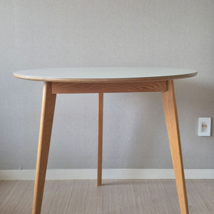 찰스퍼니처 화이트 원형 원목 식탁 (지름 900)