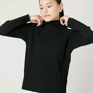 이세이미야케 미 파인니트 베이직 터틀넥 탑