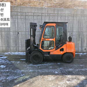 중고지게차 두산 D33SE-5 디젤 3.3톤 지게차 (캐빈, 사이드쉬프트, 더블타이어(캐리지) )