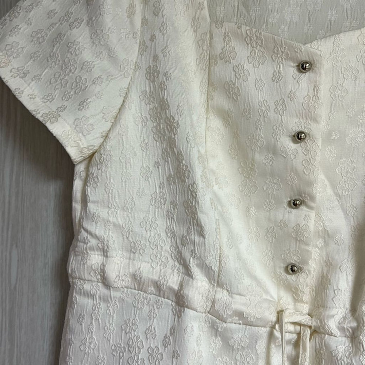 리리앤코 자가드 스트링 블라우스 이미지