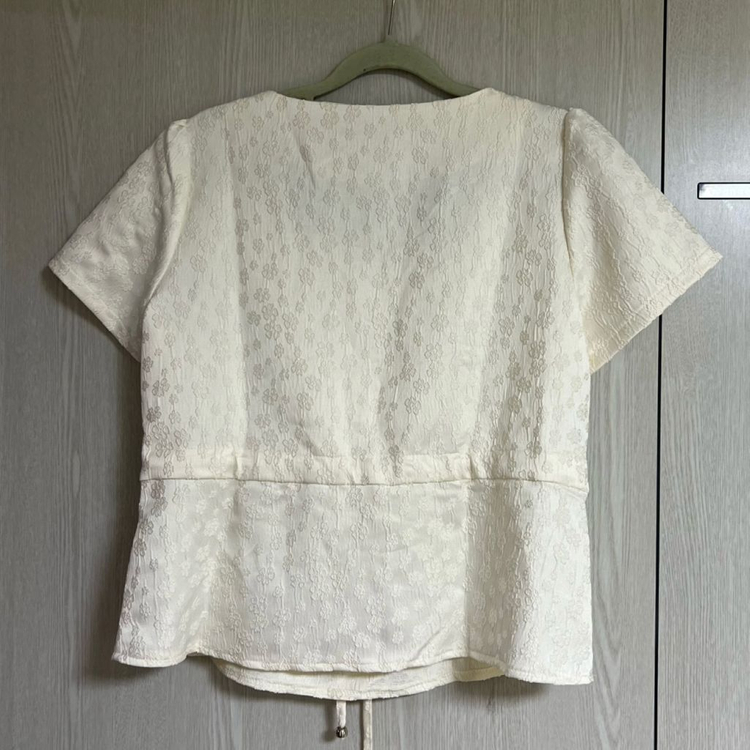 리리앤코 자가드 스트링 블라우스 이미지