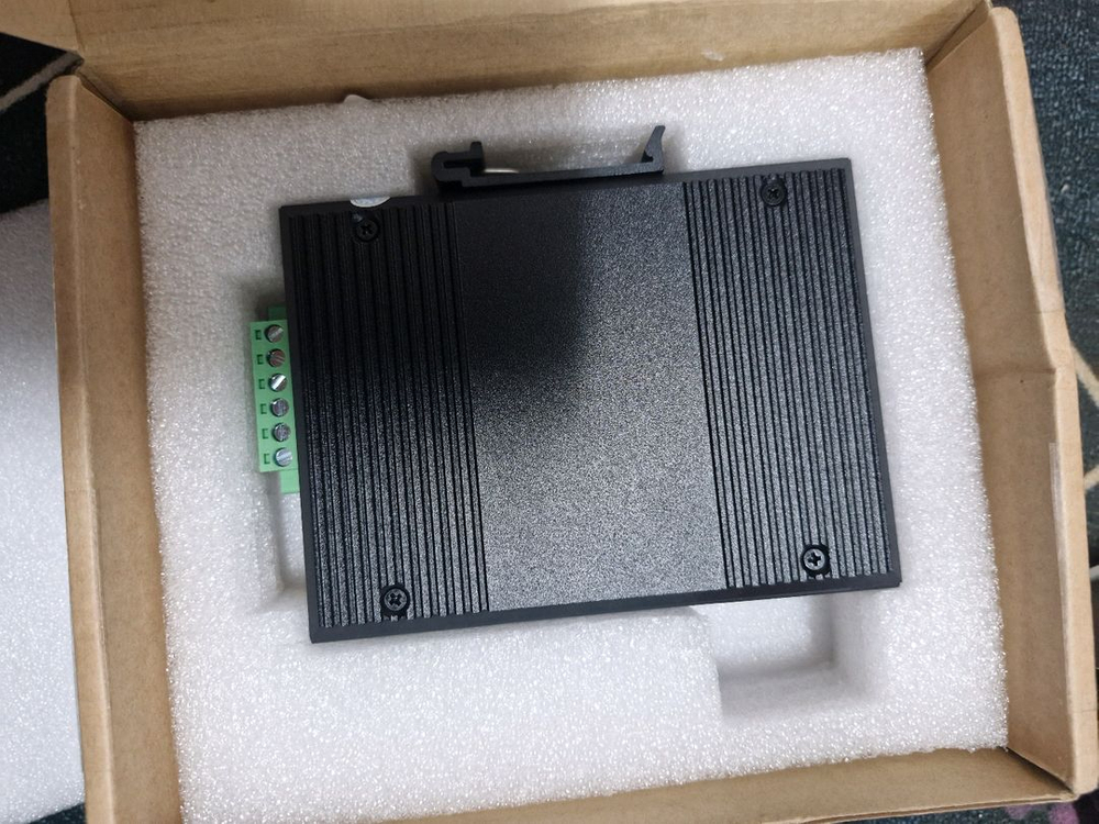 5포트 기가비트 이더넷 스위치--1