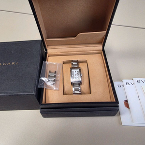 불가리 렉탕골로 여성용 판매합니다.