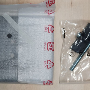 LG32UN880K 모니터 부속품, T타입 : 책상에 케이블구멍이 있는 경우 하단 베이스_3-1