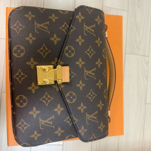 루이미통 포쉐트 메티스 이미지