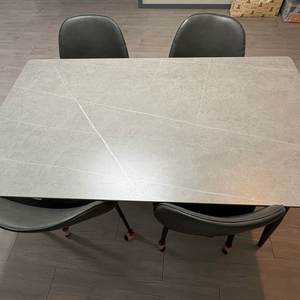 대리석 느낌 식탁 + 의자 4개 세트 (거의 새제품