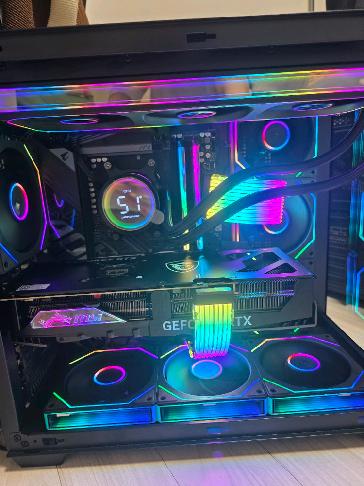 라이젠7 9800X3D RTX4080 고사양본체 팝니다--1