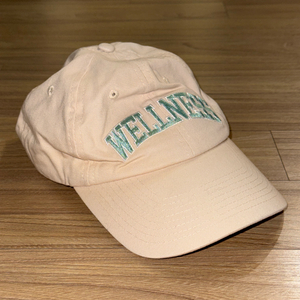 스포티앤리치 웰니스 아이비 볼캡 크림