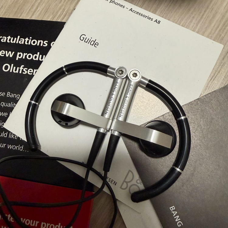 뱅앤올룹슨 A8 이어폰--1