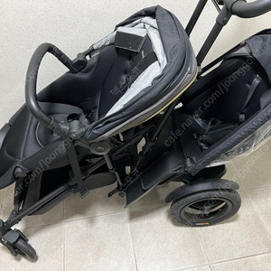 쌍둥이 유모차 이미지