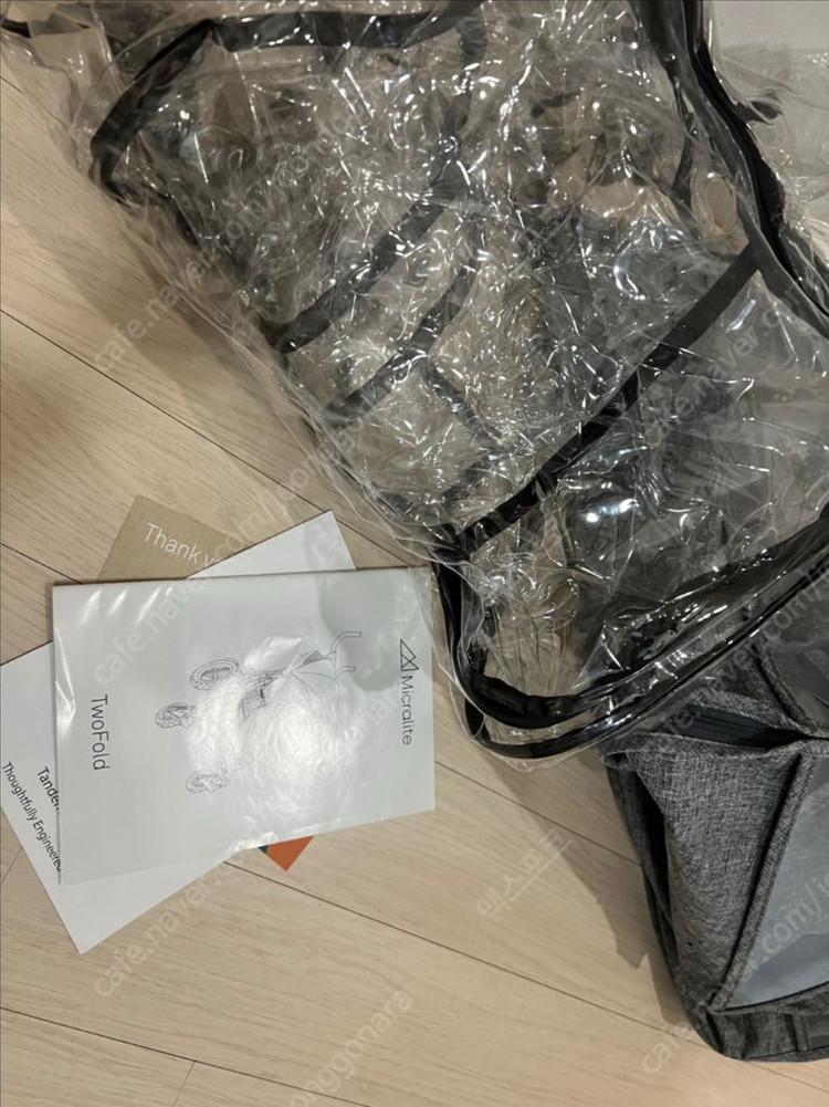 쌍둥이 유모차 이미지