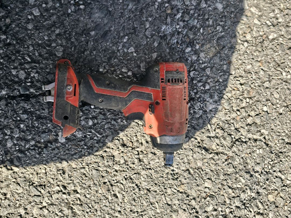 계양 임팩렌치 기계+4ah배터리+충전기--1