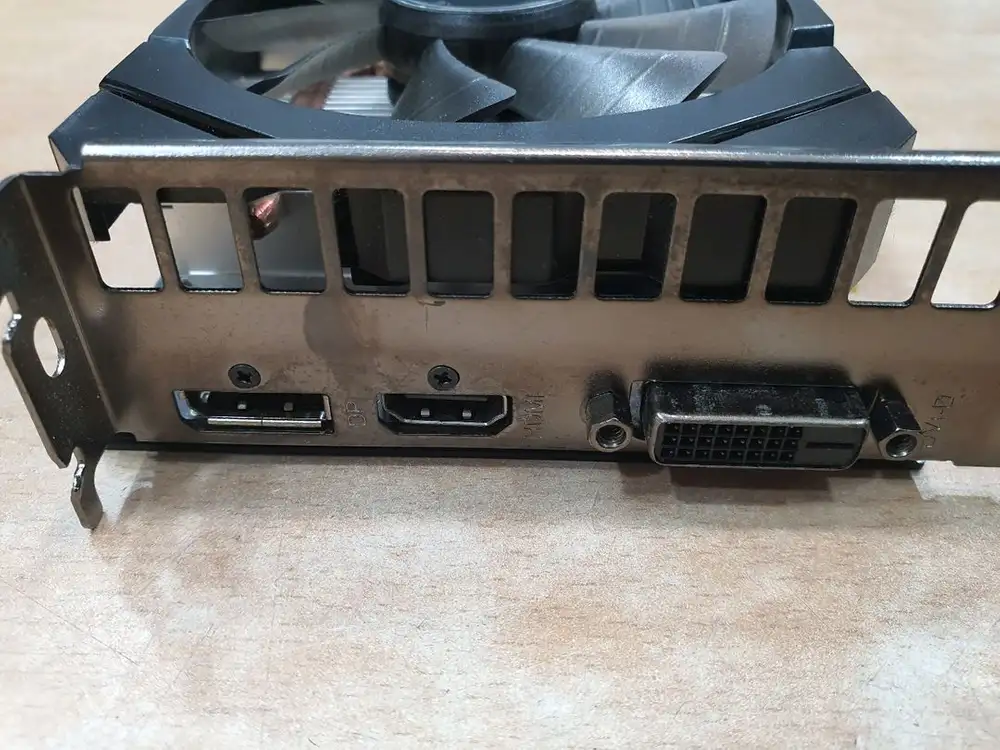 고장 GTX 1660 그래픽카드 이미지