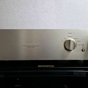 인켈 AX-7RA 인티앰프 초기형 모델입니다