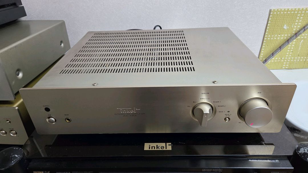 인켈 AX-7RA 인티앰프 초기형 모델입니다--3