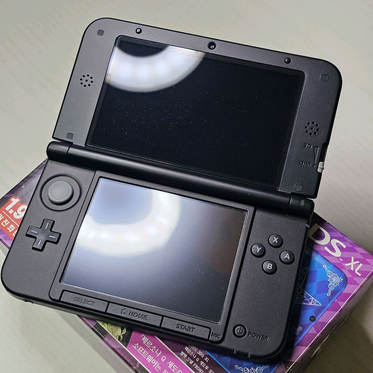 닌텐도 3DS XL 페르소나 에디션--4