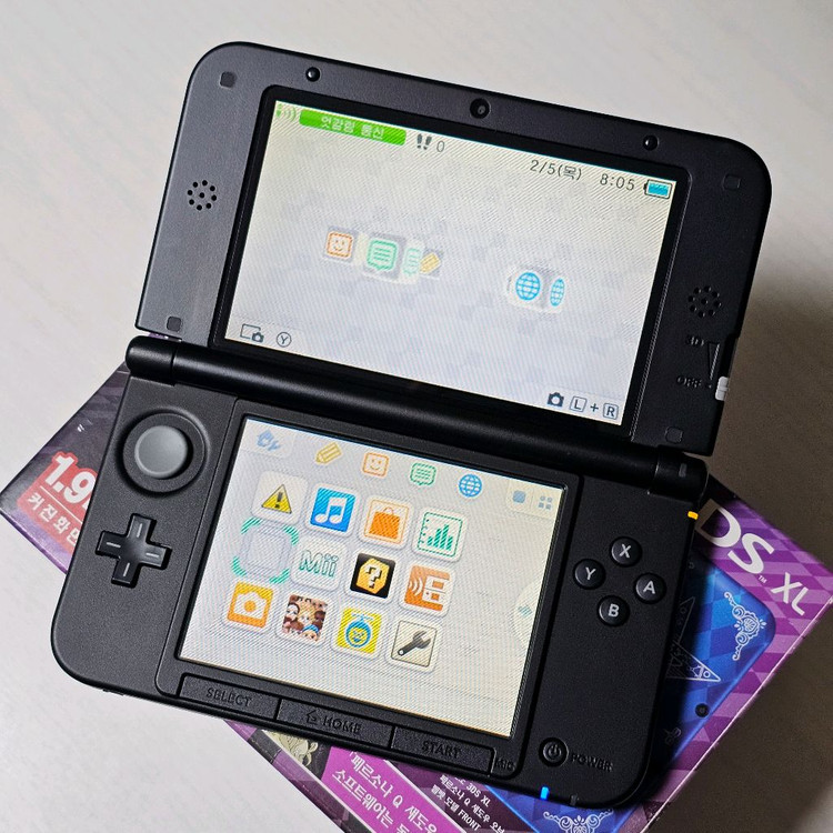 닌텐도 3DS XL 페르소나 에디션--5
