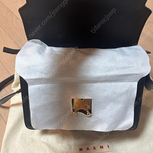 마르니 트렁크백 블랙 판매합니다 이미지