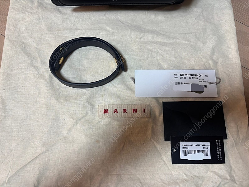 마르니 트렁크백 블랙 판매합니다 이미지