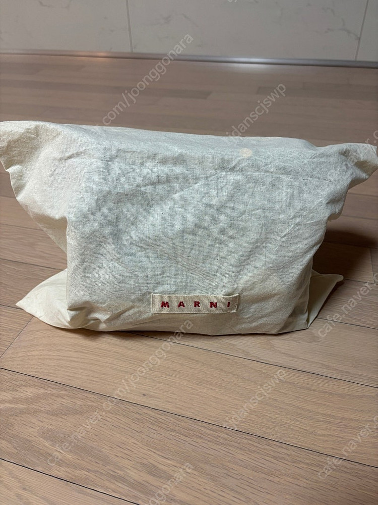 마르니 트렁크백 블랙 판매합니다 이미지