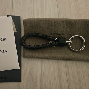 보테가베네타 로고 태그 키링 블랙