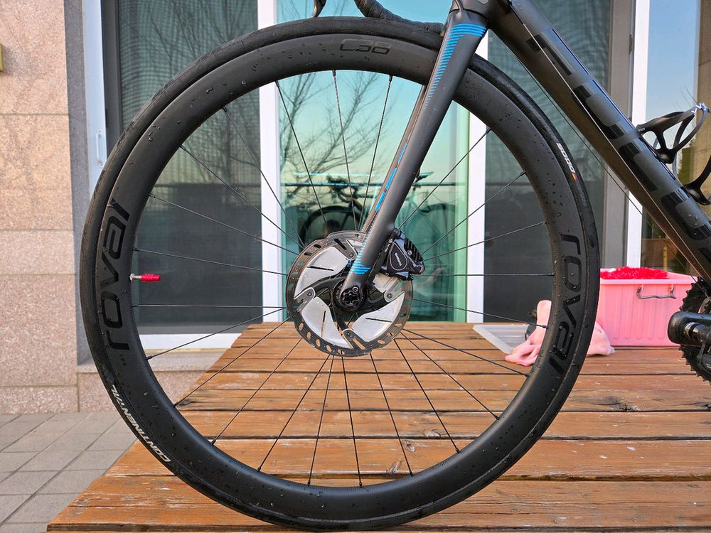 포커스 이자르코맥스 디스크 2016 카본 프래임 및 카본휠셋(ROVAL C38) 로드 자전거--2