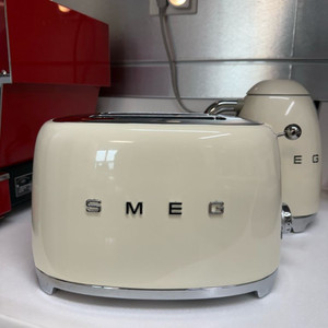 SMEG 2구 토스터기 크림색상 이미지