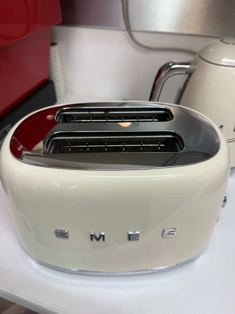 SMEG 2구 토스터기 크림색상 이미지